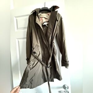 Burberry rain jacket with a built-in hood!